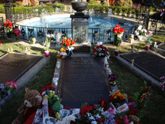 Elvis Presley's Gravesite: Graceland Memphis TN